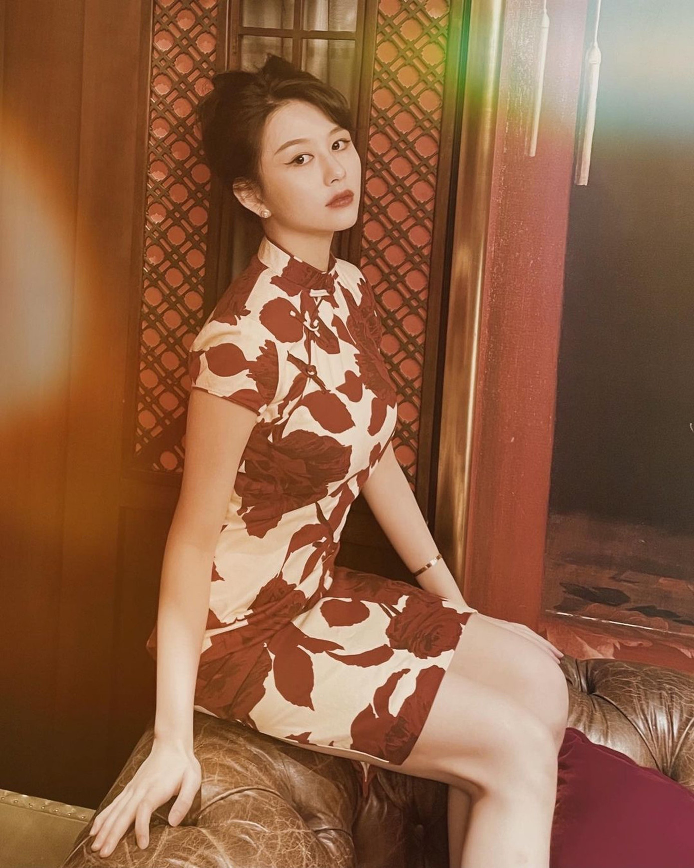 Trong ba con gái của ngôi sao họ Khâu, Thẩm Nguyệt được đánh giá giống mẹ nhất. Tờ Sina nhận xét cô có đôi mắt to tròn, làn da trắng, nhan sắc ngọt ngào, quyến rũ giống Khâu Thục Trinh thời son sắc. Trong ba con gái của ngôi sao họ Khâu, Thẩm Nguyệt được đánh giá giống mẹ nhất. Tờ Sina nhận xét cô có đôi mắt to tròn, làn da trắng, nhan sắc ngọt ngào, quyến rũ giống Khâu Thục Trinh thời son sắc.