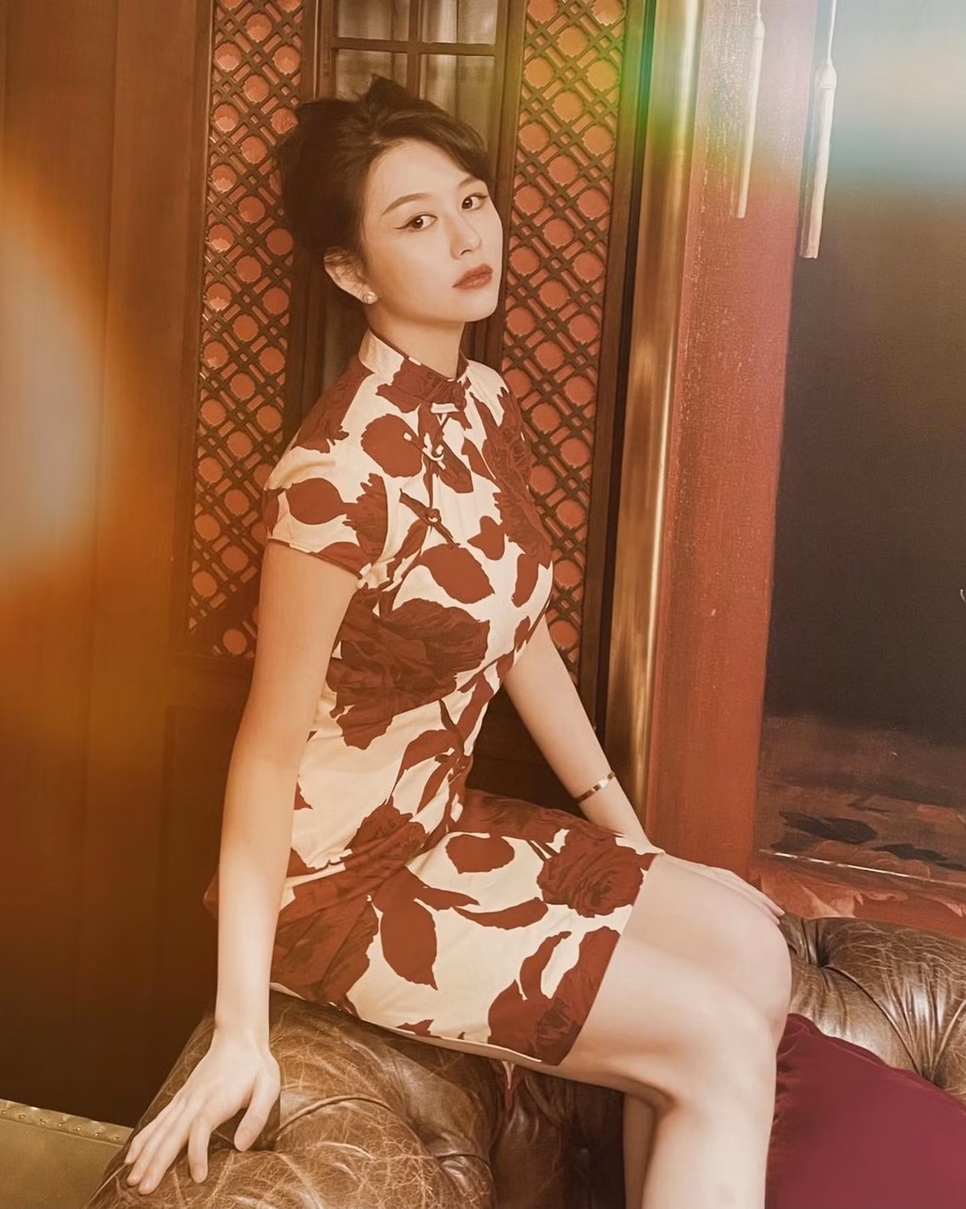 Trong ba con gái của ngôi sao họ Khâu, Thẩm Nguyệt được đánh giá giống mẹ nhất. Tờ Sina nhận xét cô có đôi mắt to tròn, làn da trắng, nhan sắc ngọt ngào, quyến rũ giống Khâu Thục Trinh thời son sắc. Trong ba con gái của ngôi sao họ Khâu, Thẩm Nguyệt được đánh giá giống mẹ nhất. Tờ Sina nhận xét cô có đôi mắt to tròn, làn da trắng, nhan sắc ngọt ngào, quyến rũ giống Khâu Thục Trinh thời son sắc.