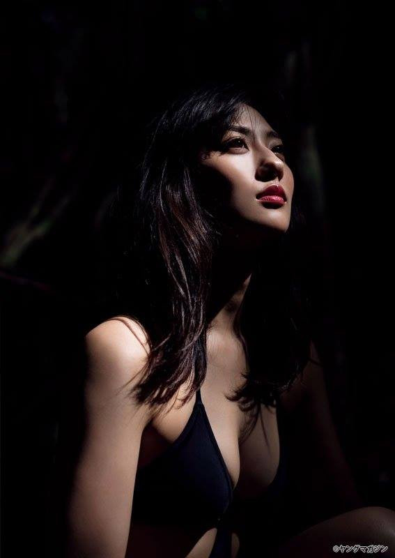 Kazusa Okuyama thành công với vai trò người mẫu trước khi đóng siêu nhân hồng.