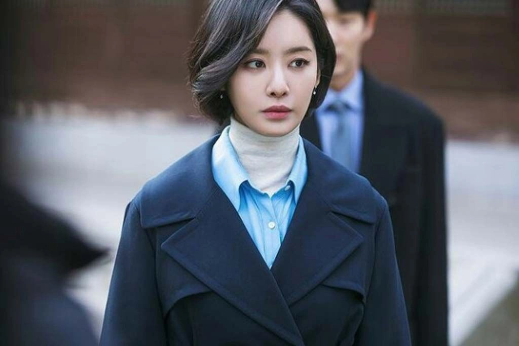 Cha Joo Young sinh năm 1990, từng du học tại Mỹ, tốt nghiệp Đại học Utah với bằng cử nhân quản lý kinh doanh. Sau đó, cô trở về Hàn Quốc và trở thành người mẫu. Năm 2014, cô bén duyên với nghiệp diễn, đóng nhiều tác phẩm truyền hình nổi tiếng, phải kể đến Cheese in the Trap, Moonlight Drawn by Clouds, Again My Life… Cha Joo Young sinh năm 1990, từng du học tại Mỹ, tốt nghiệp Đại học Utah với bằng cử nhân quản lý kinh doanh. Sau đó, cô trở về Hàn Quốc và trở thành người mẫu. Năm 2014, cô bén duyên với nghiệp diễn, đóng nhiều tác phẩm truyền hình nổi tiếng, phải kể đến Cheese in the Trap, Moonlight Drawn by Clouds, Again My Life…