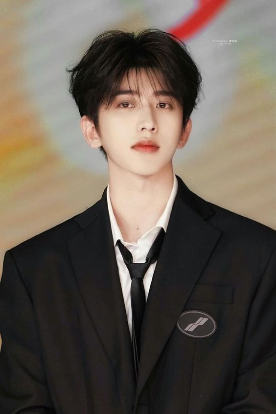 Thái Từ Khôn im lặng suốt 1 tuần dù liên tiếp tin xấu nhắm vào anh. Ảnh: Pinterest.