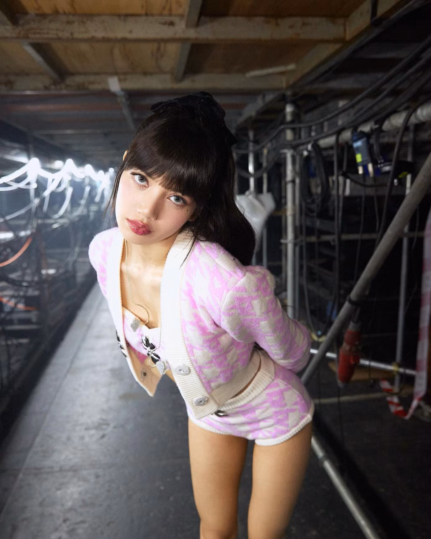Thời gian qua, cô tập trung cùng BlackPink diễn concert và chưa trở lại với dự án âm nhạc nào. BlackPink sẽ hết hợp đồng với YG Entertaiment trong vào tháng 8/2023. Nhiều khán giả và các chuyên gia trong ngành dự đoán, 4 thành viên tiếp tục ký kết với công ty để đảm bảo danh tiếng. Thời gian qua, cô tập trung cùng BlackPink diễn concert và chưa trở lại với dự án âm nhạc nào. BlackPink sẽ hết hợp đồng với YG Entertaiment trong vào tháng 8/2023. Nhiều khán giả và các chuyên gia trong ngành dự đoán, 4 thành viên tiếp tục ký kết với công ty để đảm bảo danh tiếng.