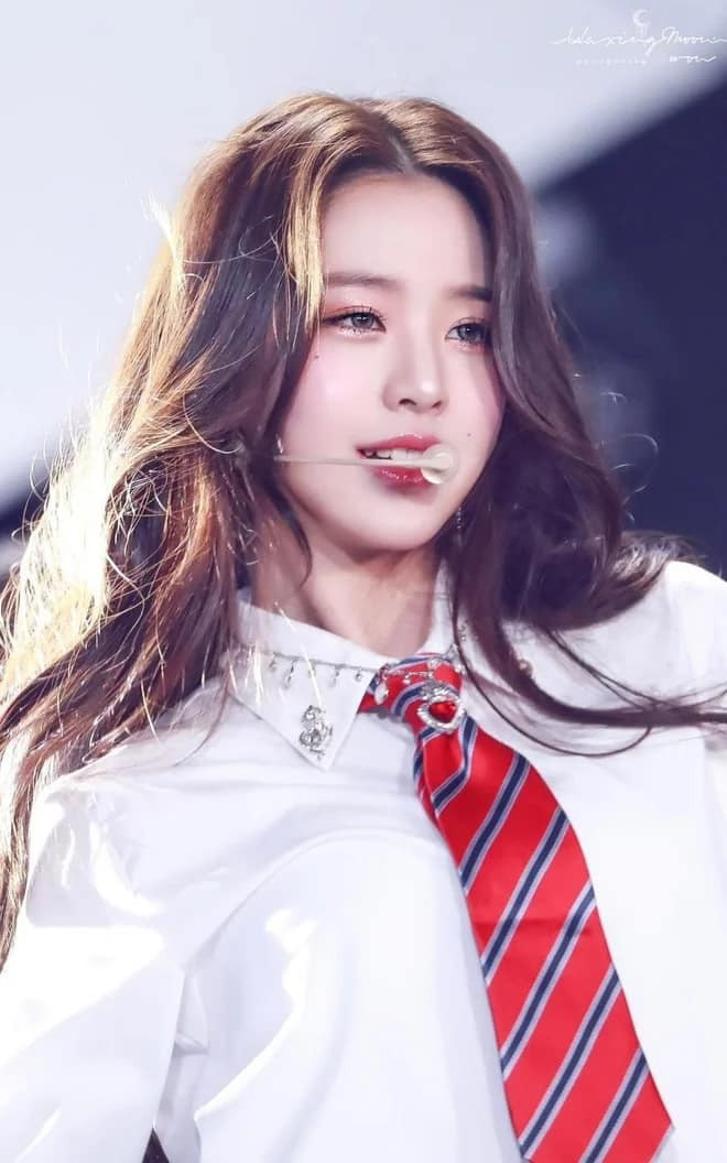 Sức hút từ ngoại hình giúp Jang Won Young được truyền thông quan tâm. Sức hút từ ngoại hình giúp Jang Won Young được truyền thông quan tâm.