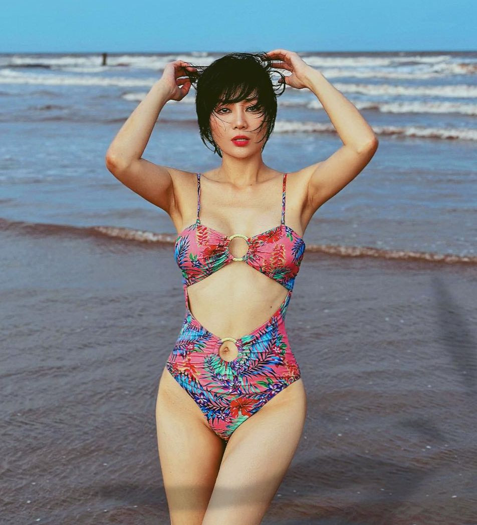 Thanh Hương mặc gợi cảm khi thoát vai cửu vạn. Ảnh: FBNV. Thanh Hương mặc gợi cảm khi thoát vai cửu vạn. Ảnh: FBNV.