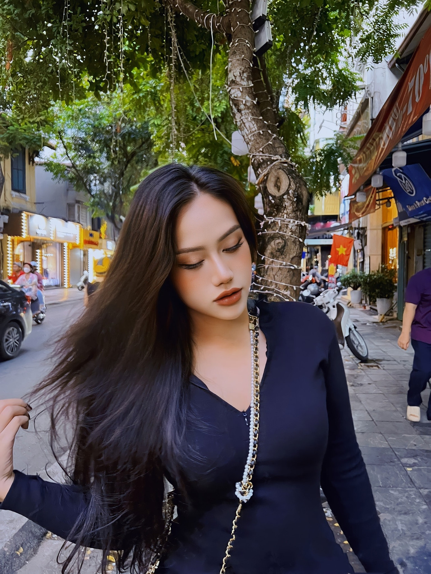 Số đông khán giả nhận xét ca sĩ có hình thể đầy đặn, săn chắc. Ngoài đời hay trên sân khấu, Sofia đều trung thành với phong cách quyến rũ, trưởng thành, phù hợp với lối trang điểm kiểu Tây thiên về tông màu trầm hoặc nude cô theo đuổi. Số đông khán giả nhận xét ca sĩ có hình thể đầy đặn, săn chắc. Ngoài đời hay trên sân khấu, Sofia đều trung thành với phong cách quyến rũ, trưởng thành, phù hợp với lối trang điểm kiểu Tây thiên về tông màu trầm hoặc nude cô theo đuổi.