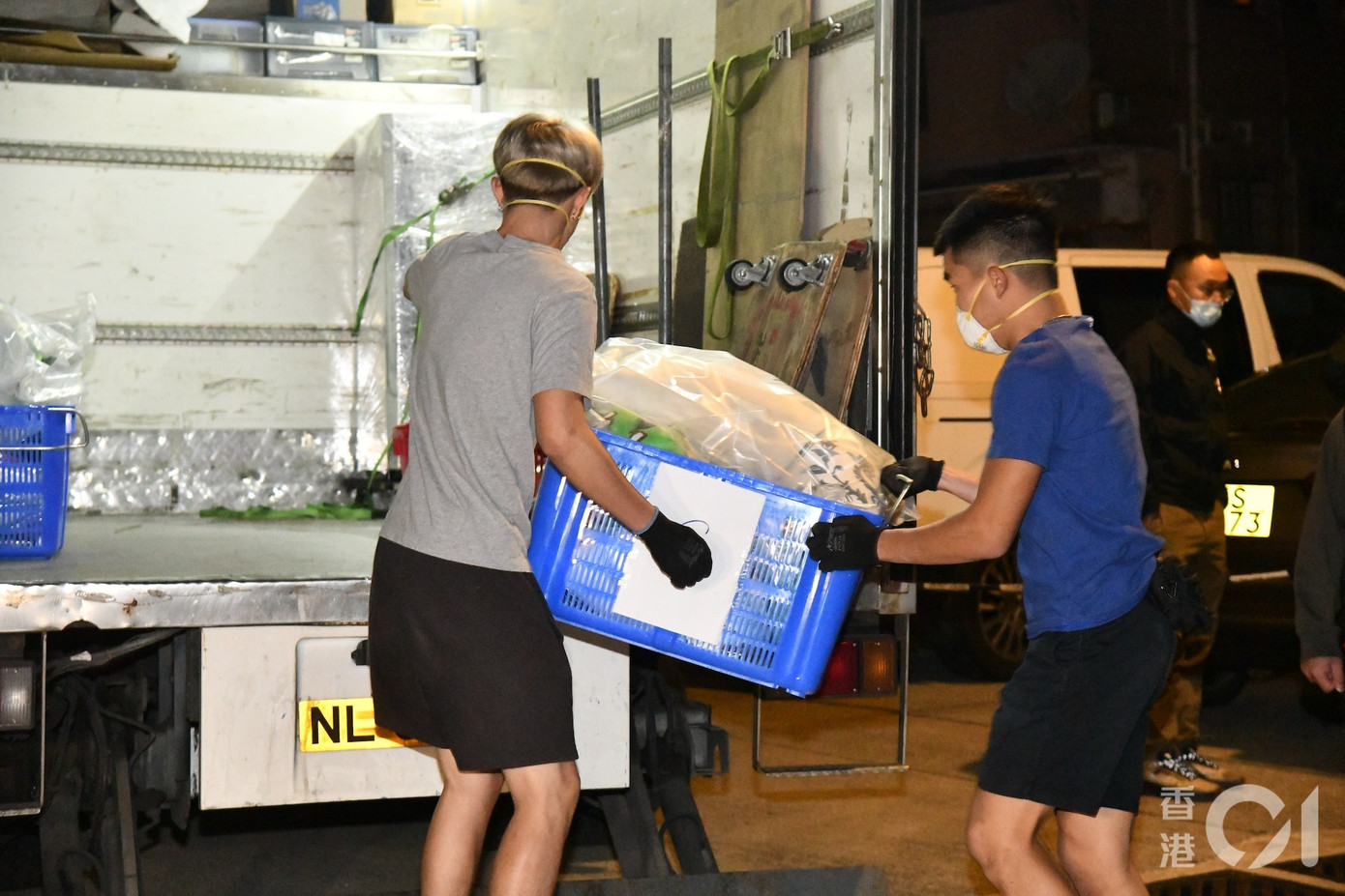 Cảnh sát thu thập bằng chứng. Vụ giết người chặt xác này là một trong những vụ gây rúng động nhất ở Hong Kong, Trung Quốc trong nhiều năm. Ảnh: HK01.