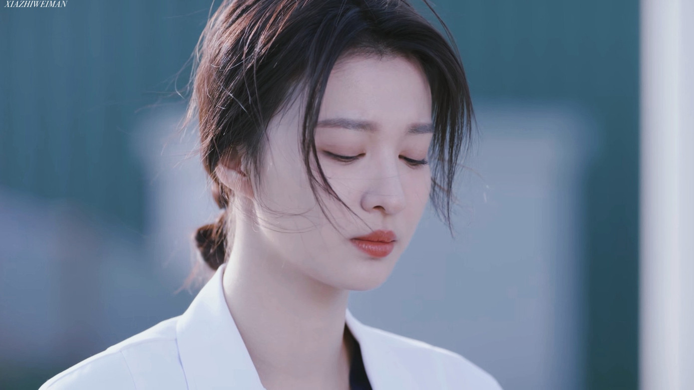 Việc được gọi là “Thần tiên tỷ tỷ thế hệ mới” khiến nhiều khán giả tranh cãi. Không ít người cho rằng phía nữ diễn viên cố tình đặt tên mình cạnh Lưu Diệc Phi để tăng độ nổi tiếng và hạ thấp danh tiếng của đàn chị. Việc được gọi là “Thần tiên tỷ tỷ thế hệ mới” khiến nhiều khán giả tranh cãi. Không ít người cho rằng phía nữ diễn viên cố tình đặt tên mình cạnh Lưu Diệc Phi để tăng độ nổi tiếng và hạ thấp danh tiếng của đàn chị.