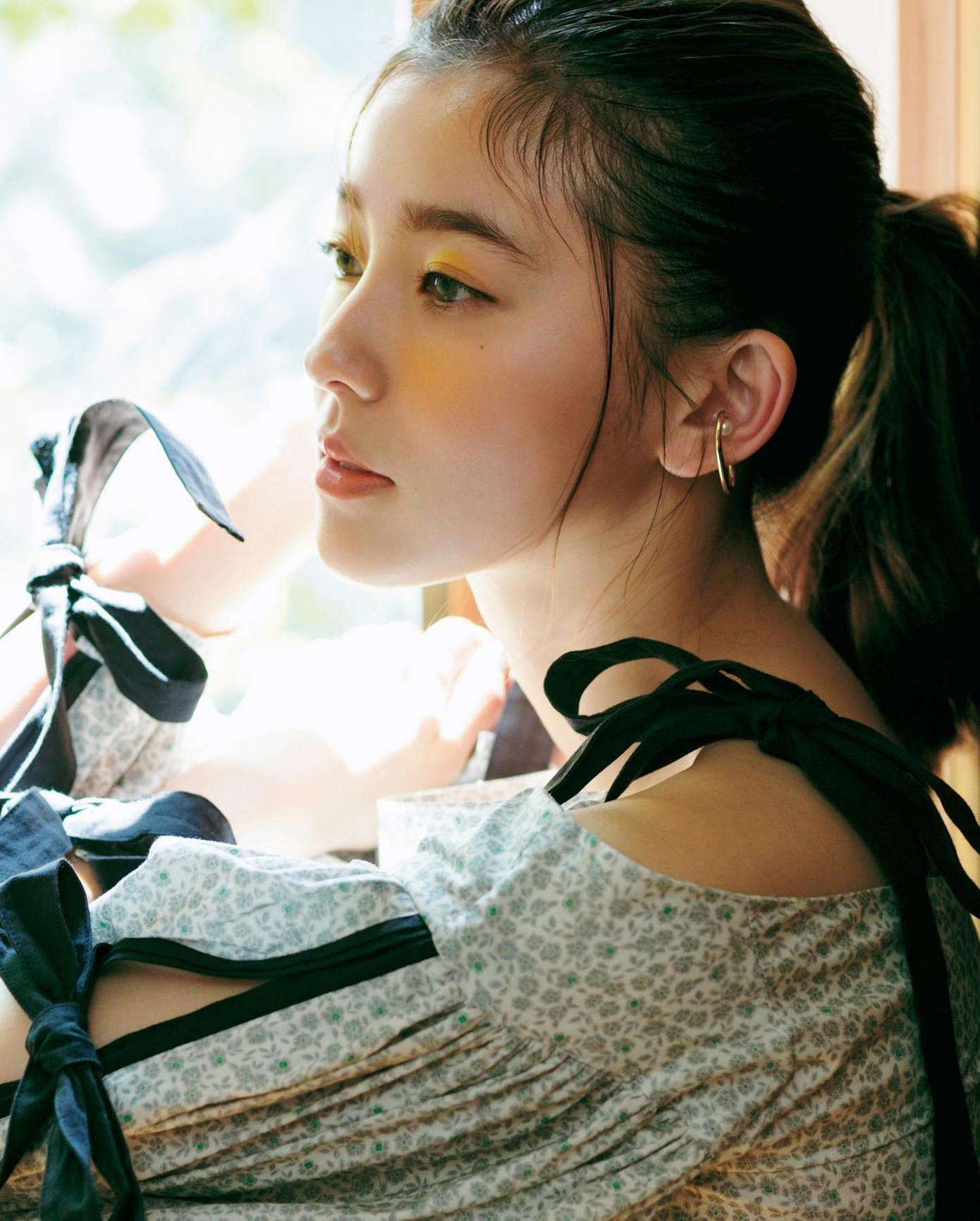 Gia tài phim ảnh của nữ diễn viên không có nhiều. Cô chỉ bắt đầu đóng phim từ năm 2018 và chưa có vai diễn nổi bật. Một số bộ phim có sự tham gia của Aya Asahina như Runway 24 của TV Asahi, Cheer Dance, Grand Blue... Nhờ thành công của sê-ri phim sinh tồn Alice in Borderland, tên tuổi của Aya Asahina phủ sóng mạnh mẽ và được săn đón. Ảnh: Pinterest.