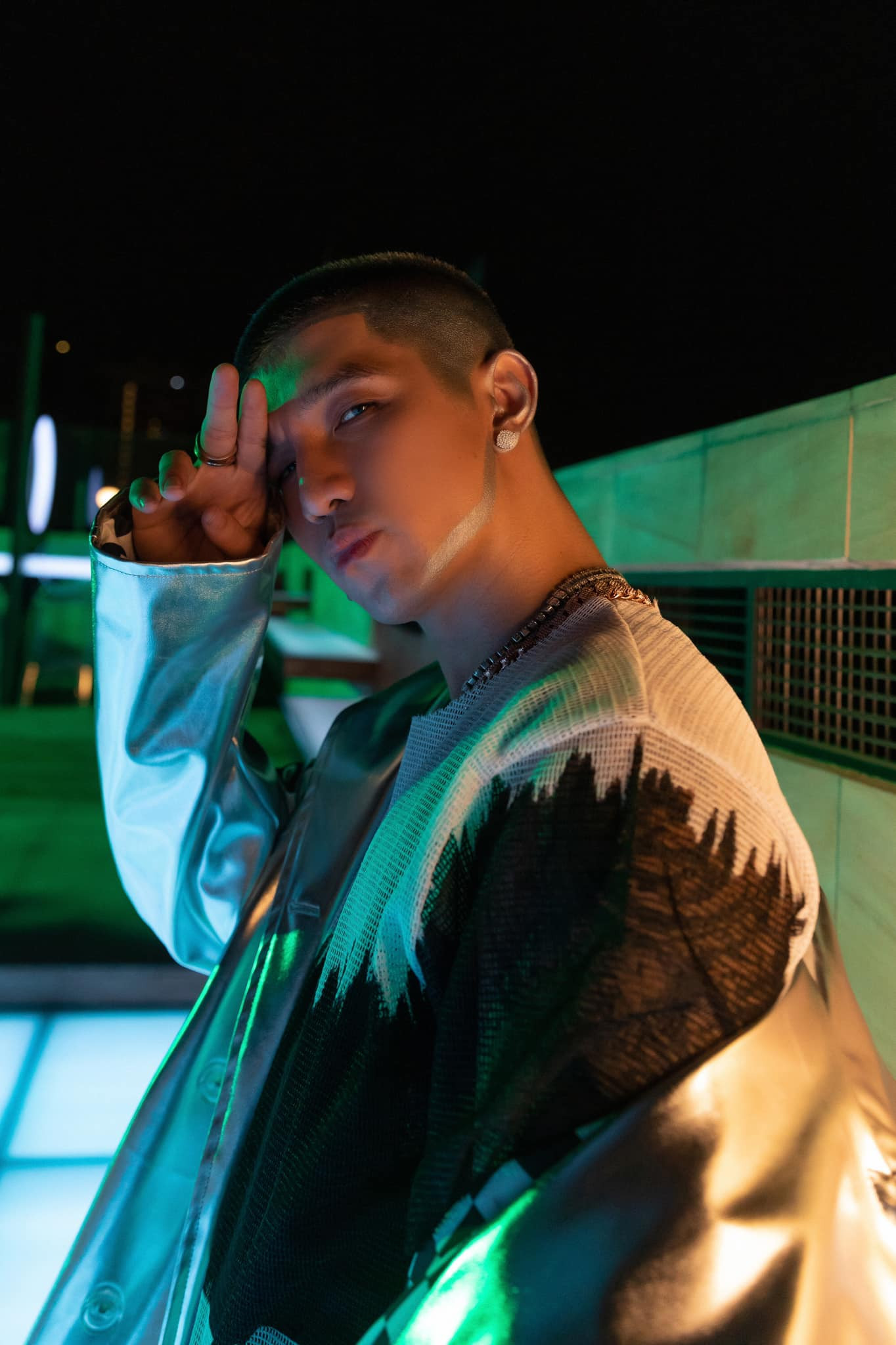 Cường Seven sinh năm 1990, quê Hà nội. Anh nổi lên với hình tượng hot boy trong giới trẻ, là rapper xuất thân từ nhóm SpaceSpeaker, gây chú ý với chuyện tình của Chi Pu, Mlee. Anh được biết đến với nhiều vai trò, là vũ công, diễn viên, tham gia một số phim điện ảnh như Truy sát, Lôi báo, Yolo, Người bất tử…