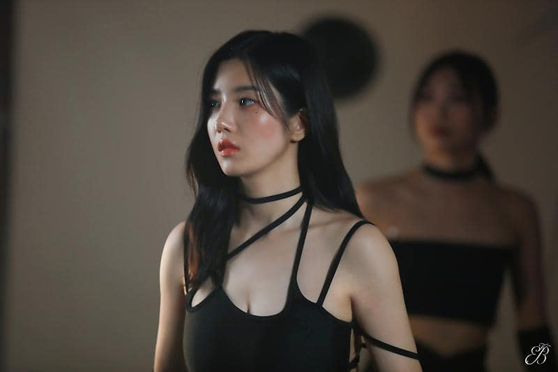 Nữ thần tượng là một trong số những thành viên bước ra từ IZ*ONE có sự nghiệp solo ổn định. Tuy không quá nổi bật những vẫn có chỗ đứng trong Kpop. Kwon Eun Bi tiết lộ trong Strong Heart League rằng ước mơ trở thành ca sĩ được truyền cảm hứng từ anh trai. Nữ thần tượng là một trong số những thành viên bước ra từ IZ*ONE có sự nghiệp solo ổn định. Tuy không quá nổi bật những vẫn có chỗ đứng trong Kpop. Kwon Eun Bi tiết lộ trong Strong Heart League rằng ước mơ trở thành ca sĩ được truyền cảm hứng từ anh trai.