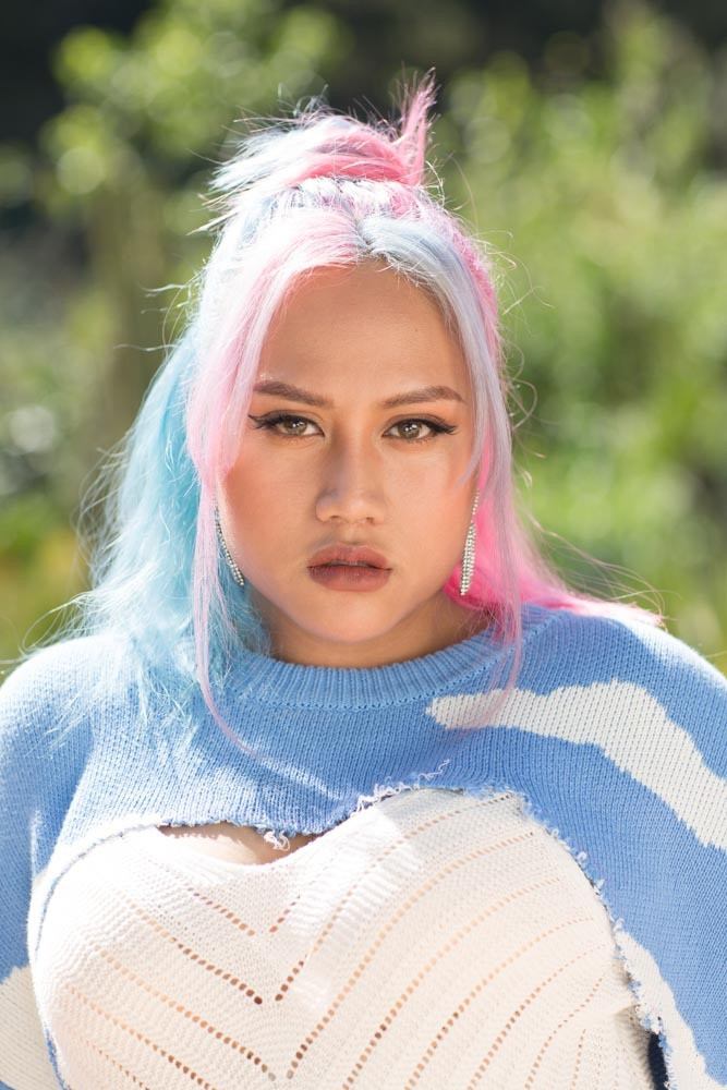 Chất giọng Sofia được đánh giá nội lực, giàu cảm xúc, cách luyến láy đậm phong cách Âu Mỹ… Trên sân khấu Rap Việt, cô cho thấy tài năng của mình khi thể loại đa dạng từ R&B, hip hop hay pop, rock đến ballad. Ca sĩ được Châu Đăng Khoa hướng đến thể loại Rnb/hiphop. Anh đặt nhiều kỳ vọng, tin tưởng cô tạo nên dấu ấn trên thị trường nhạc Việt. Thần tượng của Sofia trong showbiz Việt là Hồ Ngọc Hà. Chất giọng Sofia được đánh giá nội lực, giàu cảm xúc, cách luyến láy đậm phong cách Âu Mỹ… Trên sân khấu Rap Việt, cô cho thấy tài năng của mình khi thể loại đa dạng từ R&B, hip hop hay pop, rock đến ballad. Ca sĩ được Châu Đăng Khoa hướng đến thể loại Rnb/hiphop. Anh đặt nhiều kỳ vọng, tin tưởng cô tạo nên dấu ấn trên thị trường nhạc Việt. Thần tượng của Sofia trong showbiz Việt là Hồ Ngọc Hà.