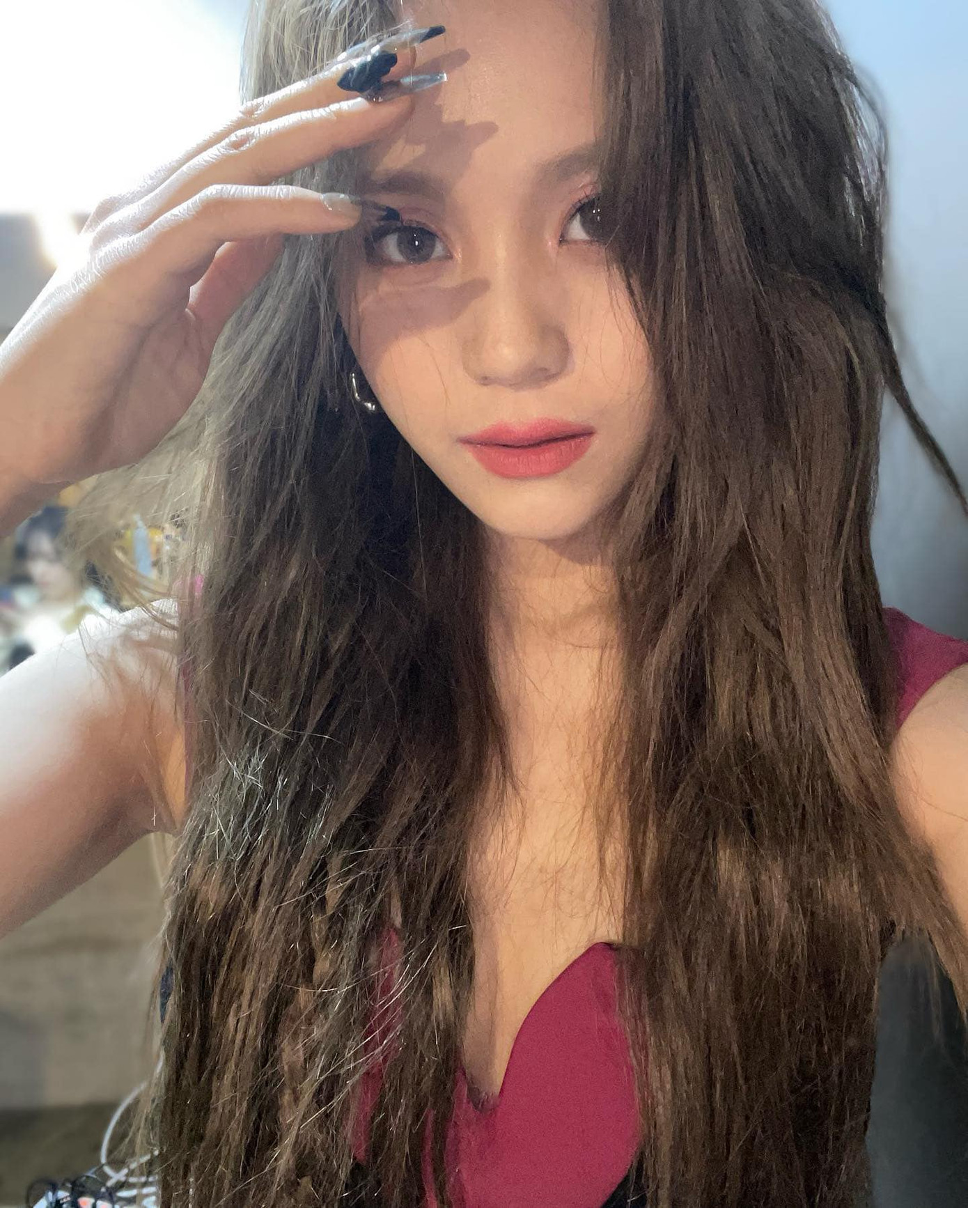 Umji cho biết cô ấy tập luyện cơ bụng và eo để có được đường nét cơ thể đẹp. Ban đầu cô nghĩ tốt nhất không nên ăn gì cả nhưng sau đó thay đổi quan điểm. “Trước đây, tôi nghĩ chỉ cần không ăn là tốt hơn. Nhưng khi đói, tôi ăn đồ ăn nhẹ lành mạnh. Khi bạn nhai thứ gì đó, bạn sẽ bớt đói hơn”, Umji chia sẻ. Cô ấy đề xuất các loại trà và khoai tây chiên giàu protein tốt cho sức khỏe, chẳng hạn trà vỏ quýt, trà hoa dâm bụt để kiểm soát sự thèm ăn.