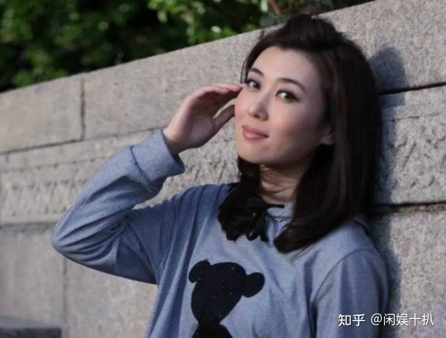 Lý Hồng trải qua tuổi trẻ đầy thử thách, chông gai. Ảnh: Sina, Weibo. Lý Hồng trải qua tuổi trẻ đầy thử thách, chông gai. Ảnh: Sina, Weibo.