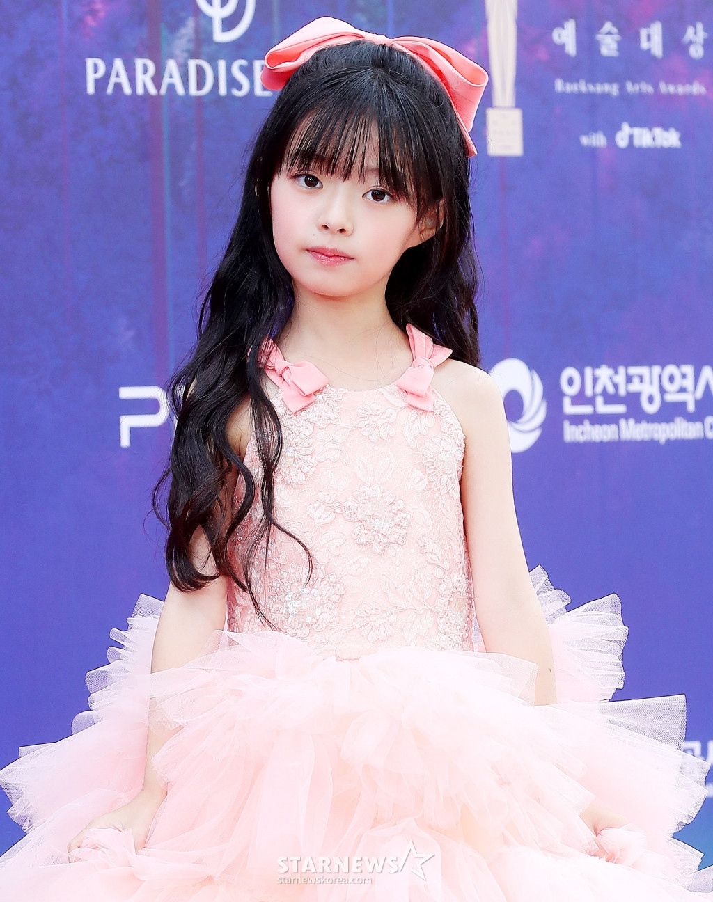 Diễn viên nhí Oh Ji Yul (sinh năm 2014) trở nên nổi tiếng sau khi góp mặt trong các bộ phim như Nữ luật sư kỳ lạ Woo Young Woo, The Glory.