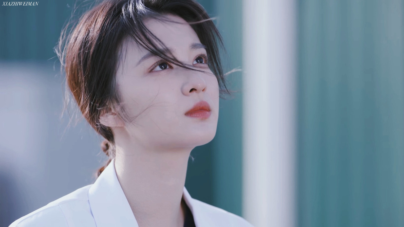 Việc được gọi là “Thần tiên tỷ tỷ thế hệ mới” khiến nhiều khán giả tranh cãi. Không ít người cho rằng phía nữ diễn viên cố tình đặt tên mình cạnh Lưu Diệc Phi để tăng độ nổi tiếng và hạ thấp danh tiếng của đàn chị. Việc được gọi là “Thần tiên tỷ tỷ thế hệ mới” khiến nhiều khán giả tranh cãi. Không ít người cho rằng phía nữ diễn viên cố tình đặt tên mình cạnh Lưu Diệc Phi để tăng độ nổi tiếng và hạ thấp danh tiếng của đàn chị.