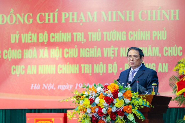 Thủ tướng yêu cầu Cục An ninh chính trị nội bộ đẩy mạnh xây dựng lực lượng thật sự trong sạch, vững mạnh, chính quy, tinh nhuệ, hiện đại, đáp ứng yêu cầu, nhiệm vụ trong tình hình mới tinh thần Nghị quyết 12- NQ/TW của Bộ Chính trị. Ảnh: VGP/Nhật Bắc Thủ tướng yêu cầu Cục An ninh chính trị nội bộ đẩy mạnh xây dựng lực lượng thật sự trong sạch, vững mạnh, chính quy, tinh nhuệ, hiện đại, đáp ứng yêu cầu, nhiệm vụ trong tình hình mới tinh thần Nghị quyết 12- NQ/TW của Bộ Chính trị. Ảnh: VGP/Nhật Bắc