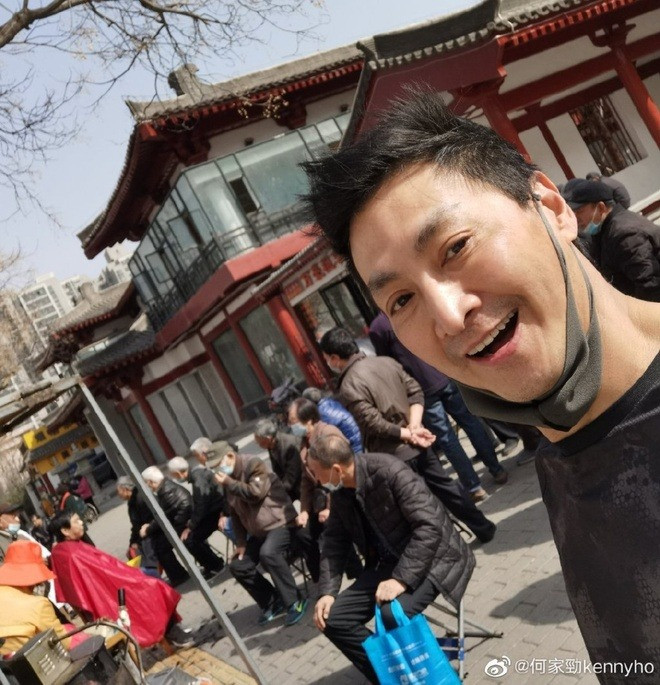 Ảnh đời thường của Hà Gia Kính. Ảnh: Weibo.