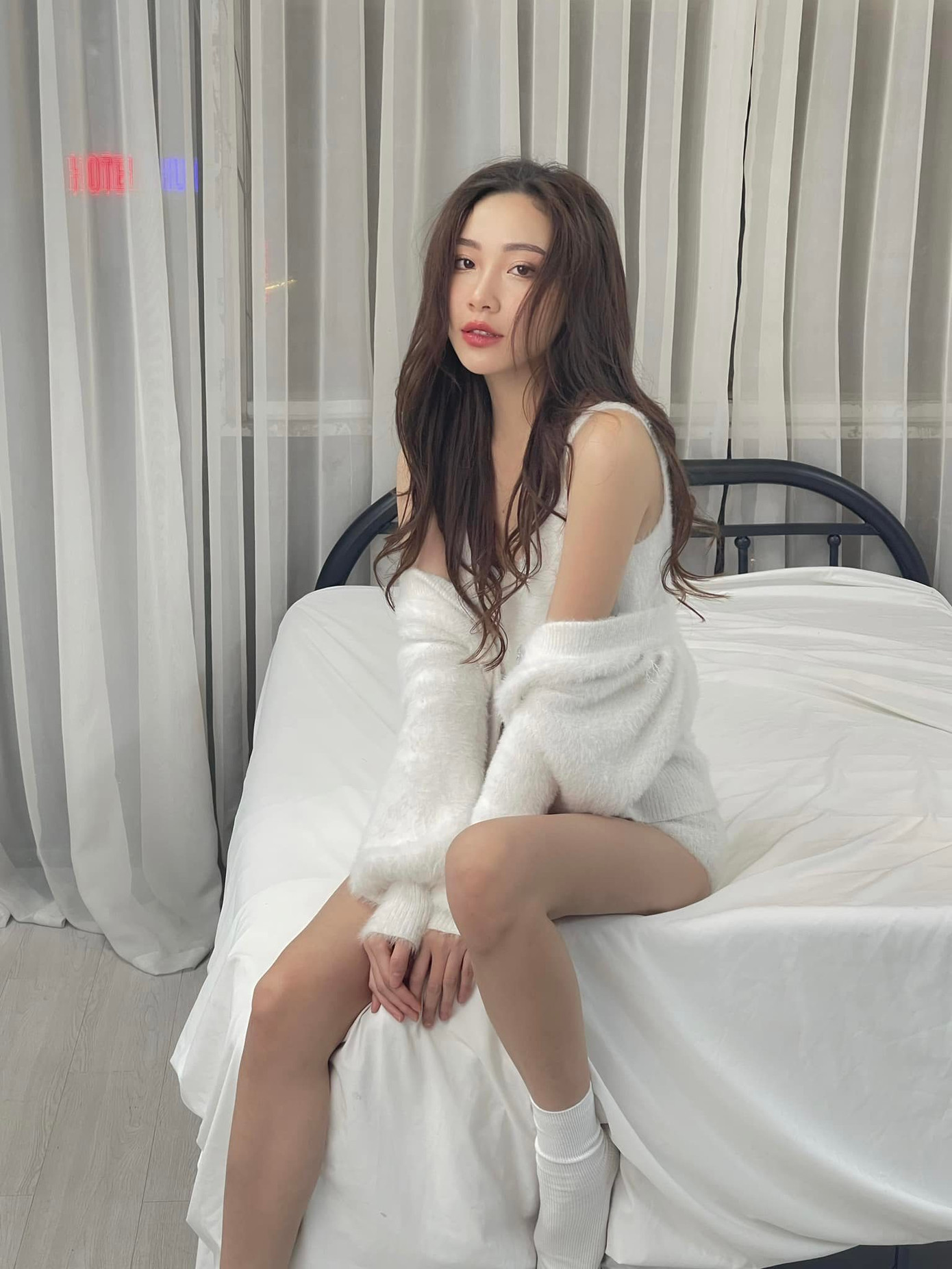 Món quà của cha là vai diễn đầu của Mai Huê trên sóng truyền hình. Thời gian này, khán giả còn có thể gặp lại Mai Huê qua vai nhỏ khác phim Làng trong phố.