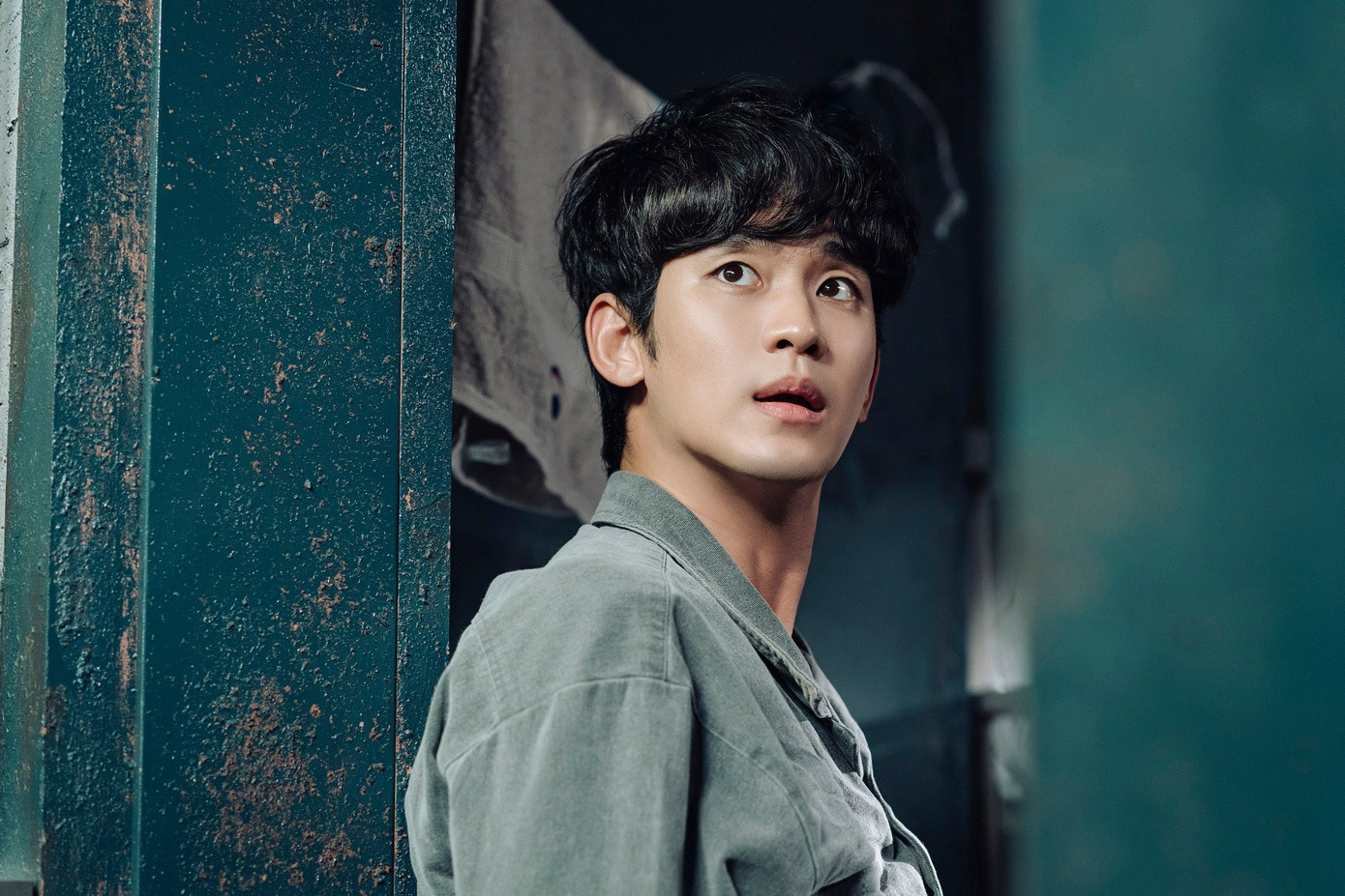 Nhờ ngoại hình và phong thái đĩnh đạc trên màn ảnh, Kim So Hyun nhanh chóng thành danh sau khi ra mắt qua các bộ phim như Dream High, Mặt trăng ôm mặt trời. Tên tuổi của anh vươn tầm khi đóng cặp cùng Jun Ji Hyun trong bộ phim lãng mạn Vì sao đưa anh tới - bộ phim đặc biệt thành công ở thị trường Trung Quốc. “Ông trùm cát-xê” tiếp tục gây ấn tượng và xây dựng lượng người hâm mộ qua các bộ phim truyền hình như The Producers, tác phẩm ăn khách toàn cầu It&apos;s okay to not be okay cùng với Seo Ye Ji.