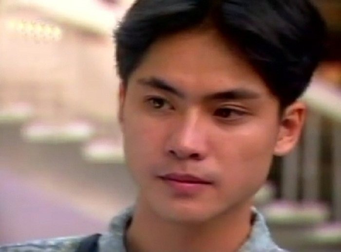 Lê Vũ Long trở thành cái tên hot nhờ vai Phong với vẻ ngoài nam thần. Ảnh: MXH.