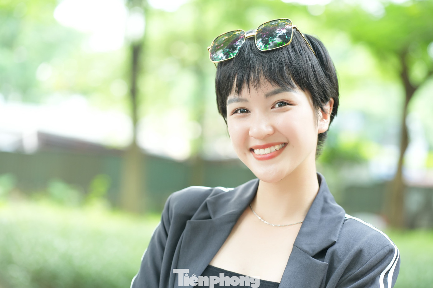 Thục Anh sinh năm 2002, tên đầy đủ là Đào Hiền Thục Anh, sinh viên Đại học Ngoại Thương. Trước đó, cô gây chú ý với vai “trà xanh” Thùy Dương trong phim Hương vị tình thân. Một số bộ phim khác cô từng góp mặt phải kể đến Giọt Gianh, Biển trổ hoa vàng, Cuộc đời của Yến, sitcom Đen thôi đỏ quên đi… Ảnh: Trọng Quân. Thục Anh sinh năm 2002, tên đầy đủ là Đào Hiền Thục Anh, sinh viên Đại học Ngoại Thương. Trước đó, cô gây chú ý với vai “trà xanh” Thùy Dương trong phim Hương vị tình thân. Một số bộ phim khác cô từng góp mặt phải kể đến Giọt Gianh, Biển trổ hoa vàng, Cuộc đời của Yến, sitcom Đen thôi đỏ quên đi… Ảnh: Trọng Quân.