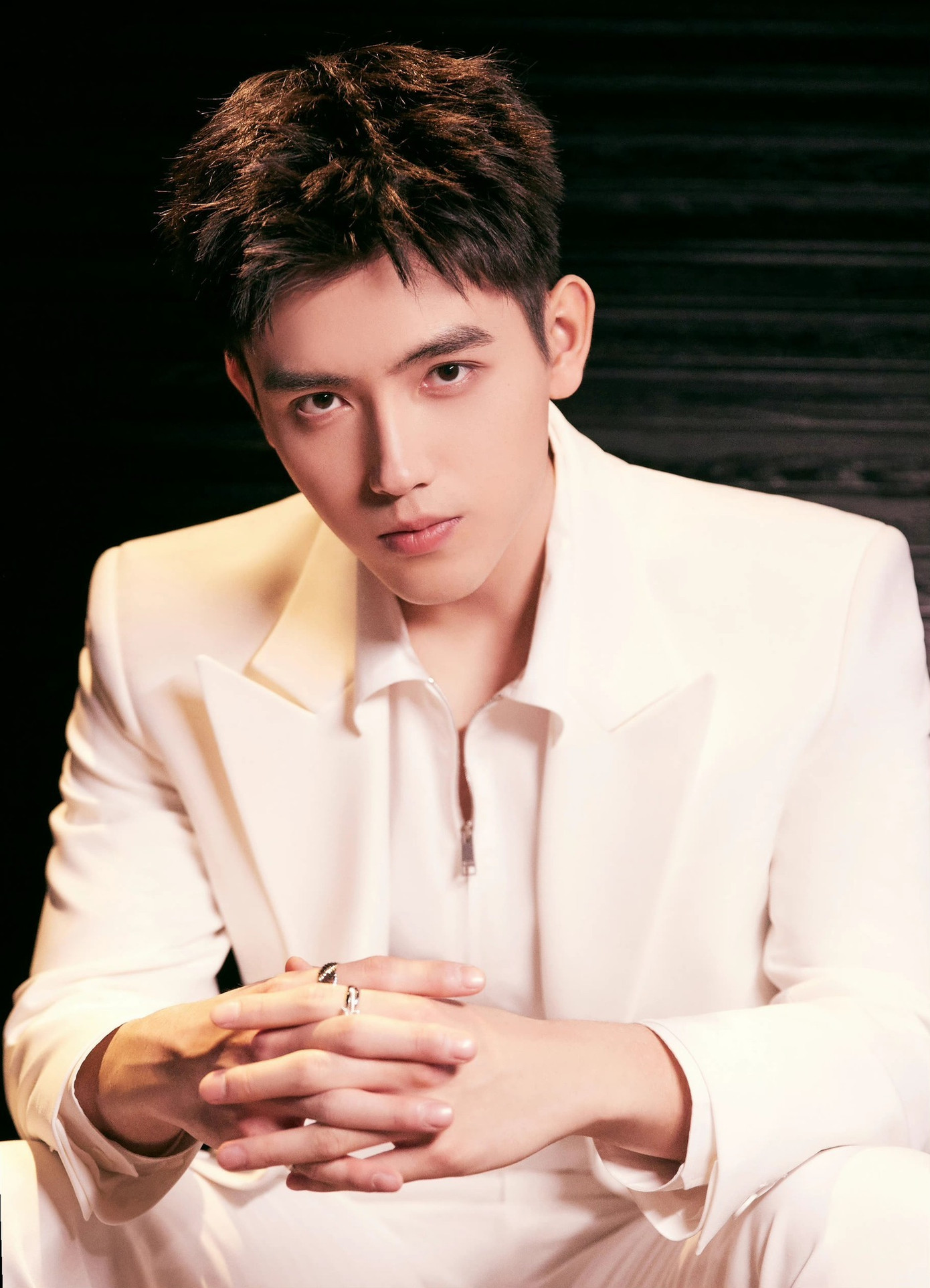 Chiều tối cùng ngày, phòng làm việc của Trần Phi Vũ xác nhận hình ảnh lan truyền là thật, đồng thời cho biết cả hai yêu nhau khi còn độc thân. Loạt hình ảnh hưởng đến quyền riêng tư của Trần Phi Vũ và cô gái họ Hồ. Phía sao nam sẽ khởi kiện hành vi xâm phạm quyền riêng tư theo pháp luật. Chiều tối cùng ngày, phòng làm việc của Trần Phi Vũ xác nhận hình ảnh lan truyền là thật, đồng thời cho biết cả hai yêu nhau khi còn độc thân. Loạt hình ảnh hưởng đến quyền riêng tư của Trần Phi Vũ và cô gái họ Hồ. Phía sao nam sẽ khởi kiện hành vi xâm phạm quyền riêng tư theo pháp luật.