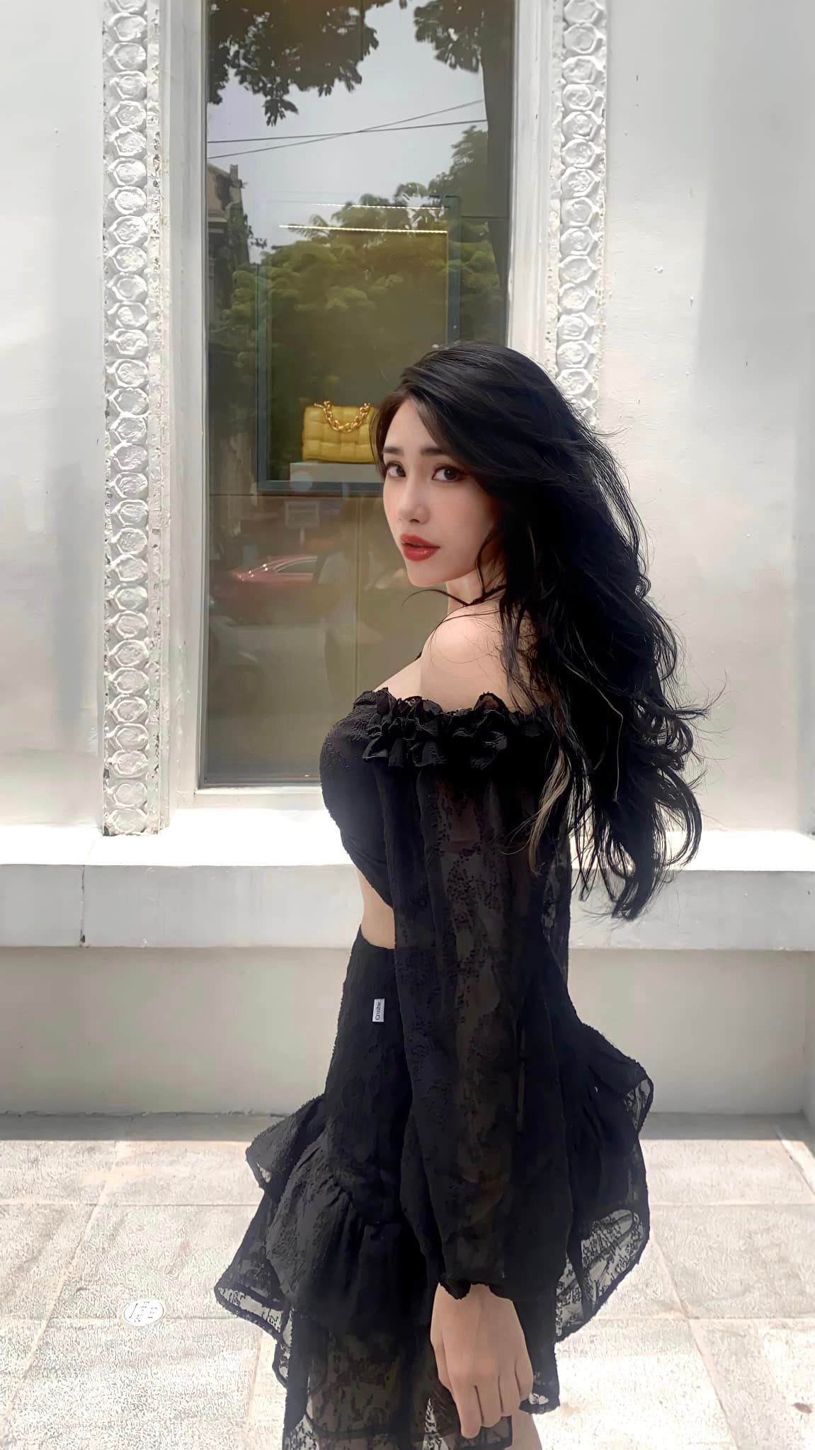 Nữ diễn viên trẻ mong muốn được thử những vai cá tính mạnh, đặc biệt là vai phản diện để có thể “kèn cựa” với dàn diễn viên chính và có nhiều đất diễn hơn. Nữ diễn viên trẻ mong muốn được thử những vai cá tính mạnh, đặc biệt là vai phản diện để có thể “kèn cựa” với dàn diễn viên chính và có nhiều đất diễn hơn.