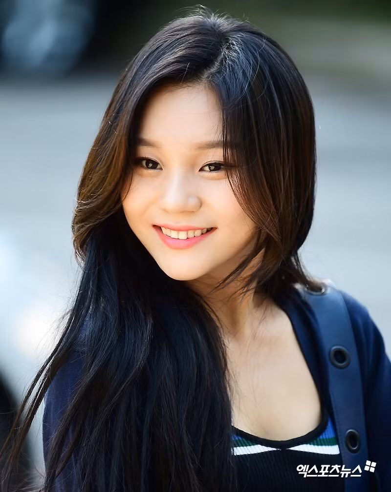 Nhiều năm trôi qua, sự nghiệp của G-Friend thăng tiến, Umji bắt đầu phát triển phong cách cá nhân với vẻ ngoài trưởng thành hơn cùng những kiểu tóc và màu sắc khác biệt, sang trọng. Trong thời gian một năm, cô kiêng tinh bột, thực đơn hàng ngày chủ yếu là các loại salad, khoai lang... Việc chăm chỉ đến phòng tập cũng giúp cho Umji có bước “lột xác” ngoạn mục. Cô giảm được 8-9 kg nhờ những thói quen lành mạnh. Nhiều năm trôi qua, sự nghiệp của G-Friend thăng tiến, Umji bắt đầu phát triển phong cách cá nhân với vẻ ngoài trưởng thành hơn cùng những kiểu tóc và màu sắc khác biệt, sang trọng. Trong thời gian một năm, cô kiêng tinh bột, thực đơn hàng ngày chủ yếu là các loại salad, khoai lang... Việc chăm chỉ đến phòng tập cũng giúp cho Umji có bước “lột xác” ngoạn mục. Cô giảm được 8-9 kg nhờ những thói quen lành mạnh.