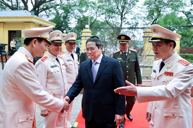 Thủ tướng yêu cầu chủ động nắm chắc, phân tích, dự báo đúng tình hình, nhận diện từ xa, từ sớm những nguy cơ đe dọa gây mất an ninh, an toàn đối tượng cảnh vệ để tham mưu các chủ trương, giải pháp chiến lược về công tác cảnh vệ. Ảnh: VGP/Nhật Bắc Thủ tướng yêu cầu chủ động nắm chắc, phân tích, dự báo đúng tình hình, nhận diện từ xa, từ sớm những nguy cơ đe dọa gây mất an ninh, an toàn đối tượng cảnh vệ để tham mưu các chủ trương, giải pháp chiến lược về công tác cảnh vệ. Ảnh: VGP/Nhật Bắc