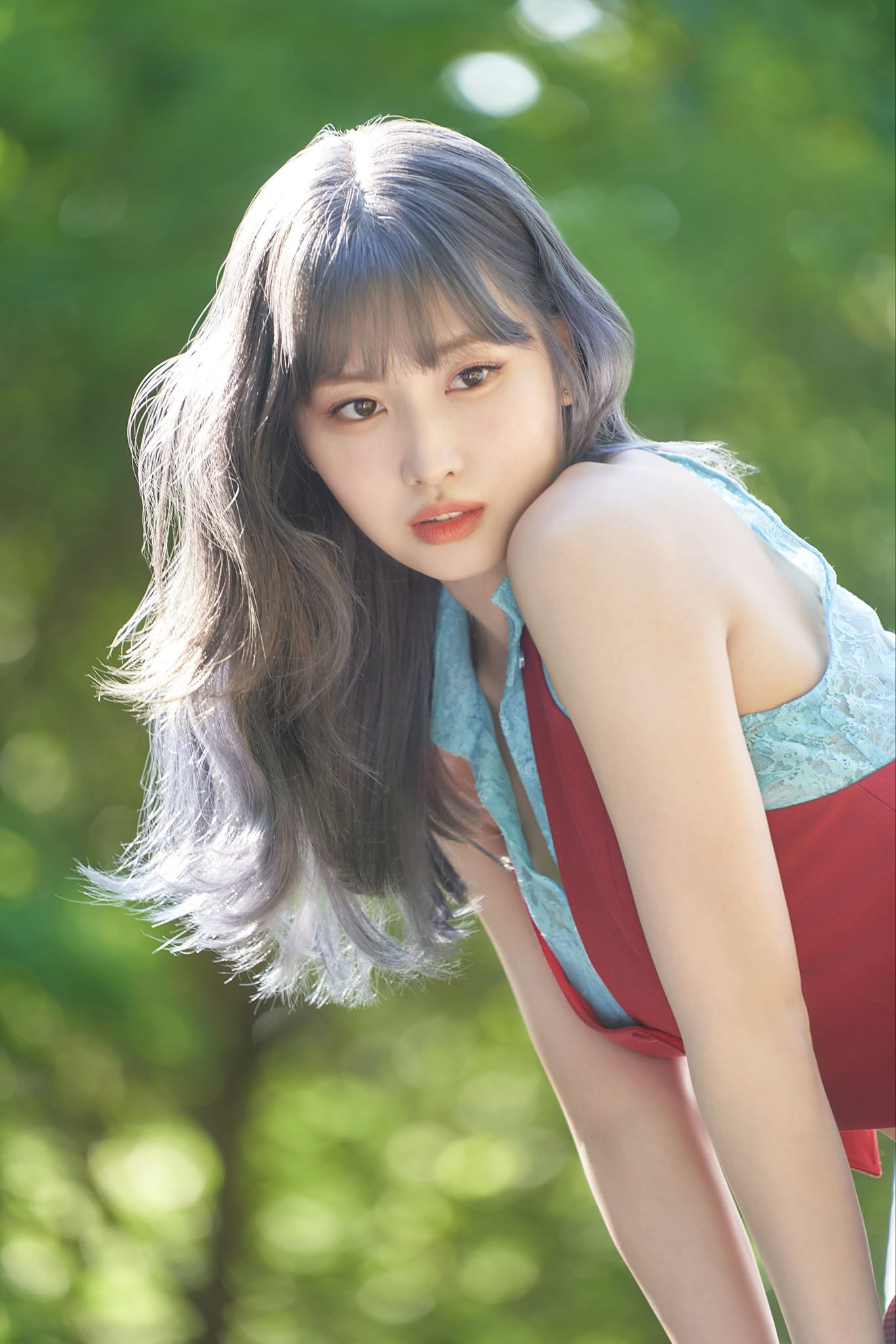 Trong thời gian tới, ngoài tư cách là thành viên TWICE, Momo ra mắt trong nhóm nhỏ tách ra từ TWICE mang tên MiSaMo cùng Mina và Sana. Nhóm nhỏ này quảng bá tại thị trường Nhật Bản, sau đó thực hiện chuyến lưu diễn vòng quanh thế giới. Ảnh: JYP.