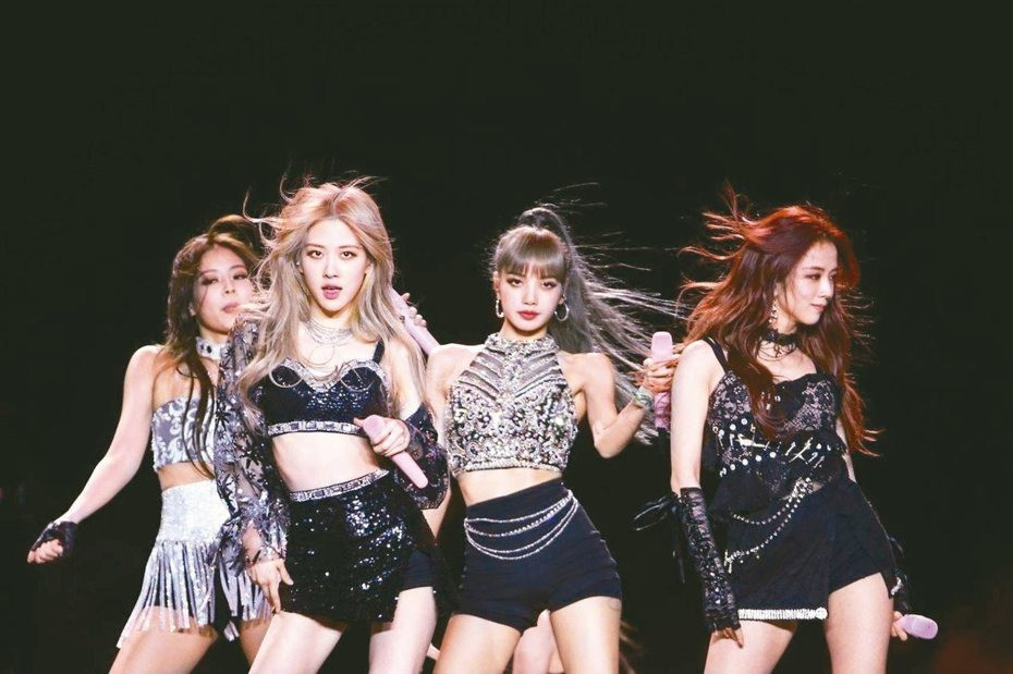 Tình trạng phe vé đêm nhạc BlackPink: Cứ 21 người bán mới có 1 người mua.