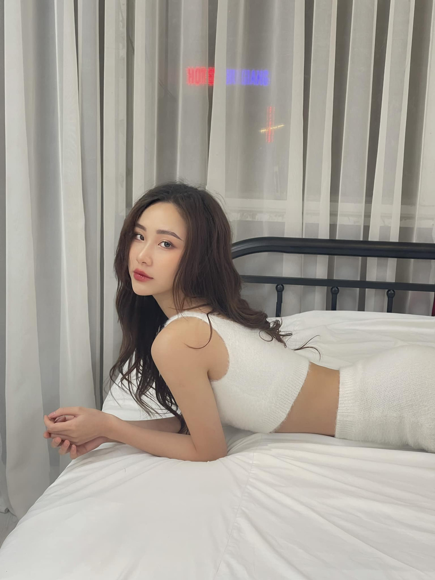 Món quà của cha là vai diễn đầu của Mai Huê trên sóng truyền hình. Thời gian này, khán giả còn có thể gặp lại Mai Huê qua vai nhỏ khác phim Làng trong phố.