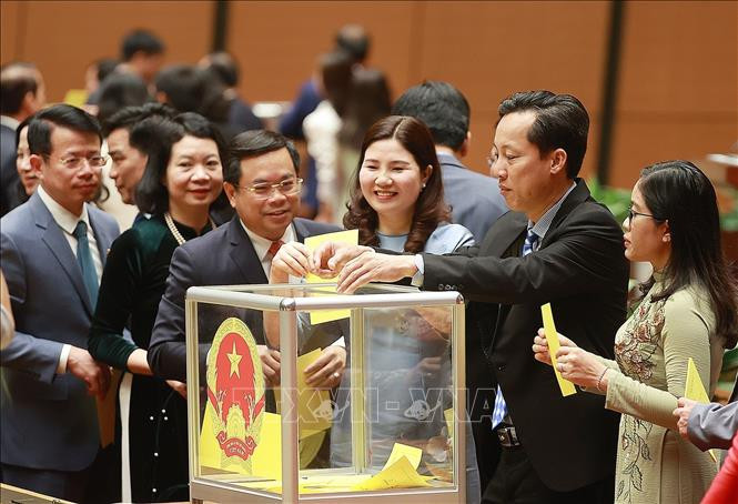 Các đại biểu Quốc hội bỏ phiếu bầu Chủ tịch nước. Ảnh: TTXVN