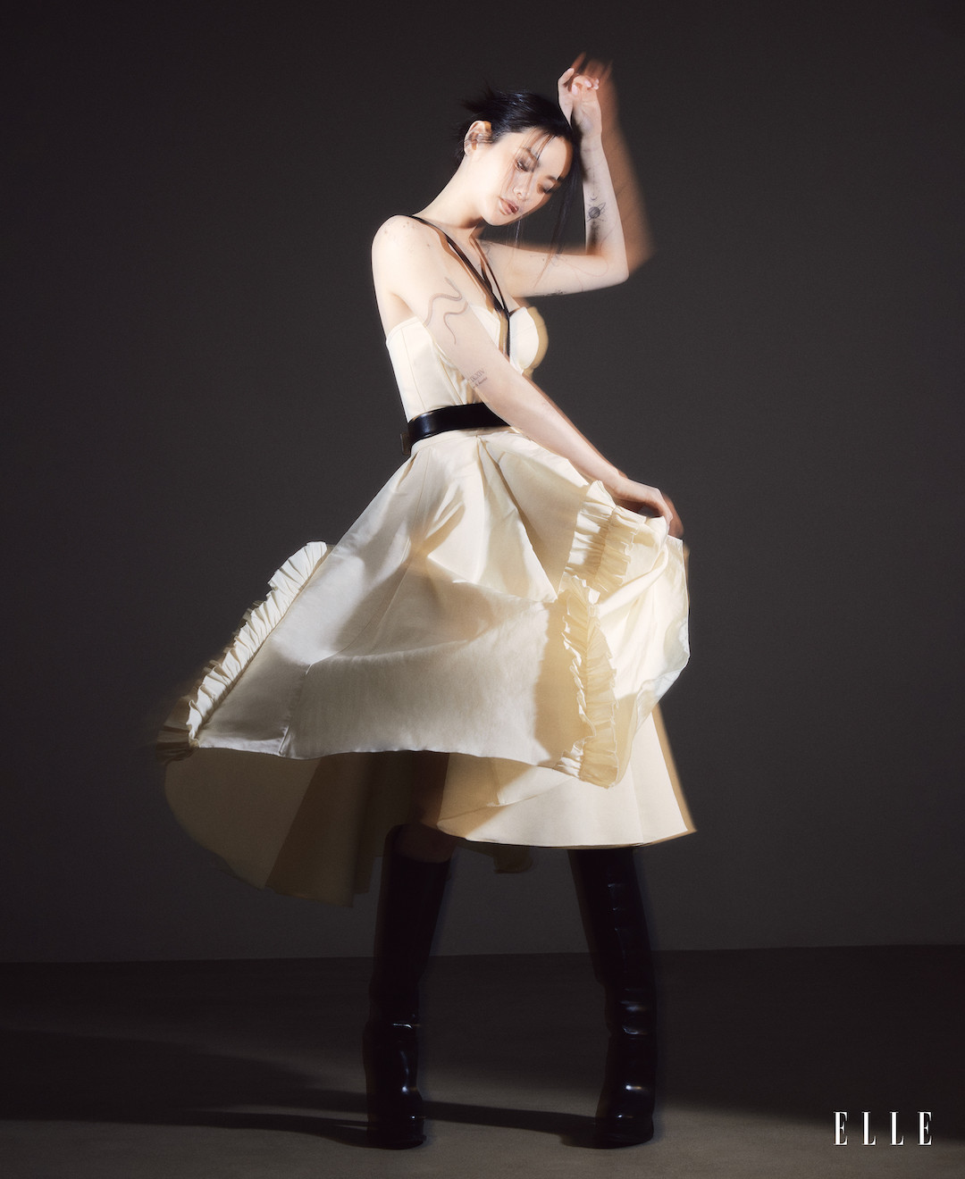 Nana tên thật là Im Jin Ah, sinh năm 1991, cao 1,71 m. Cựu thành viên After School được khen đẹp như búp bê Barbie. Các chuyên gia TC Candler nhận xét Nana có thân hình gợi cảm, vẻ đẹp sắc sảo, phù hợp tiêu chuẩn quốc tế.