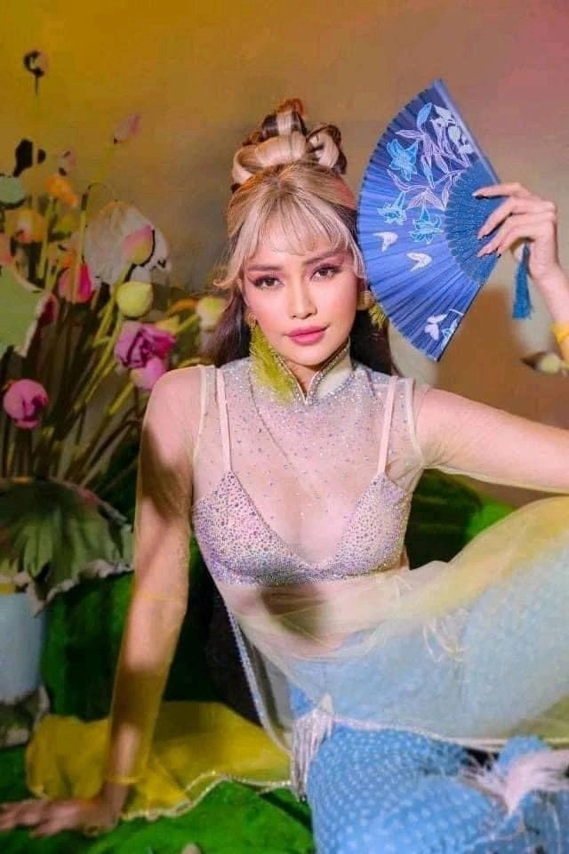 Hình ảnh gây "dậy sóng" của Ngọc Châu. Hình ảnh gây "dậy sóng" của Ngọc Châu.