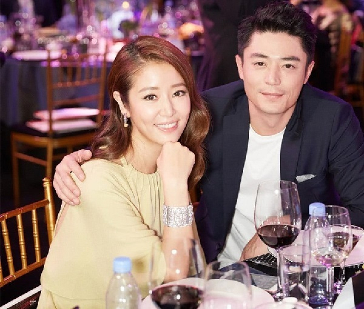 Cặp sao có cách đáp trả nhẹ nhàng với những tin ly hôn suốt nhiều năm qua. Ảnh: Weibo.