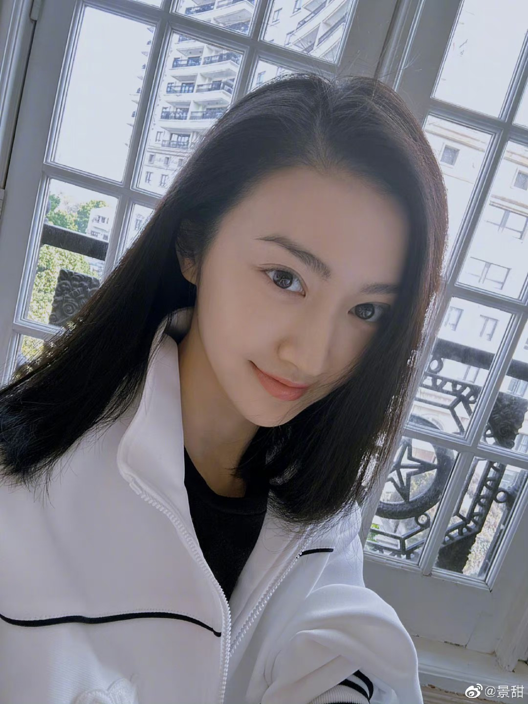 Hình ảnh mới nhất của Cảnh Điềm. Ảnh: Weibo.