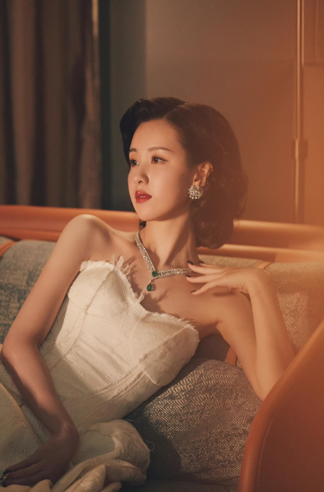 Cùng năm, Trần Đô Linh nhận vai chính trong bộ phim Tai trái của Tô Hữu Bằng và dần bước vào con đường showbiz. Cô để lại dấu ấn qua nhiều tác phẩm như Thất Nguyệt và An Sinh, Ngọc lâu xuân, Tam xoa kích… Cùng năm, Trần Đô Linh nhận vai chính trong bộ phim Tai trái của Tô Hữu Bằng và dần bước vào con đường showbiz. Cô để lại dấu ấn qua nhiều tác phẩm như Thất Nguyệt và An Sinh, Ngọc lâu xuân, Tam xoa kích…