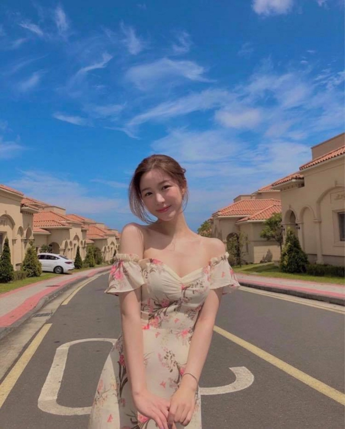 Bất chấp ồn ào bủa vây, Lee Da In chưa từng lên tiếng hay nhắc tới bạn trai. Cô thường xuyên đăng tải hình ảnh check in đi du lịch, ăn uống, thời trang… trên Instagram cá nhân. Về phía Lee Seung Gi, anh gián tiếp phủ nhận tin chia tay, đồng thời đưa ra tuyên bố cứng rắn về mối quan hệ của cả hai, diễn viên mong công chúng "kiềm chế những bài báo có nội dung phỏng đoán chưa được xác nhận". Bất chấp ồn ào bủa vây, Lee Da In chưa từng lên tiếng hay nhắc tới bạn trai. Cô thường xuyên đăng tải hình ảnh check in đi du lịch, ăn uống, thời trang… trên Instagram cá nhân. Về phía Lee Seung Gi, anh gián tiếp phủ nhận tin chia tay, đồng thời đưa ra tuyên bố cứng rắn về mối quan hệ của cả hai, diễn viên mong công chúng "kiềm chế những bài báo có nội dung phỏng đoán chưa được xác nhận".