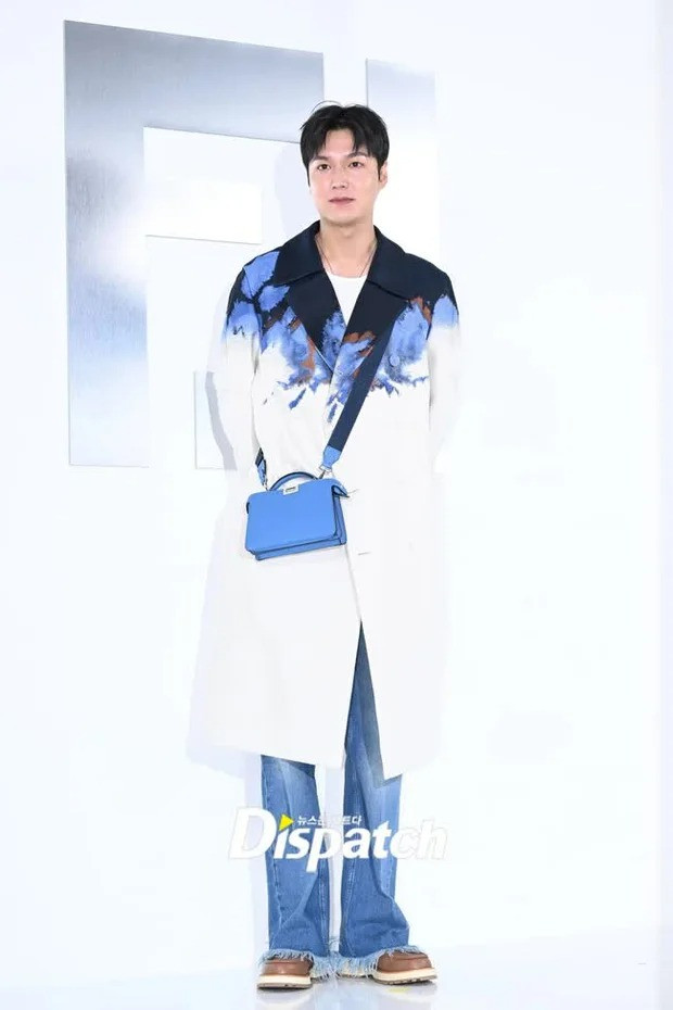 Lee Min Ho được nhận xét lên cân với gương mặt tròn trịa hơn xưa. Lee Min Ho được nhận xét lên cân với gương mặt tròn trịa hơn xưa.