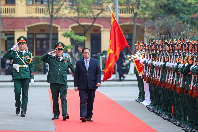 Thủ tướng Phạm Minh Chính đến thăm, kiểm tra công tác ứng trực sẵn sàng chiến đấu của cán bộ, chiến sĩ Binh chủng Tăng thiết giáp. Ảnh: VGP/Nhật Bắc Thủ tướng Phạm Minh Chính đến thăm, kiểm tra công tác ứng trực sẵn sàng chiến đấu của cán bộ, chiến sĩ Binh chủng Tăng thiết giáp. Ảnh: VGP/Nhật Bắc