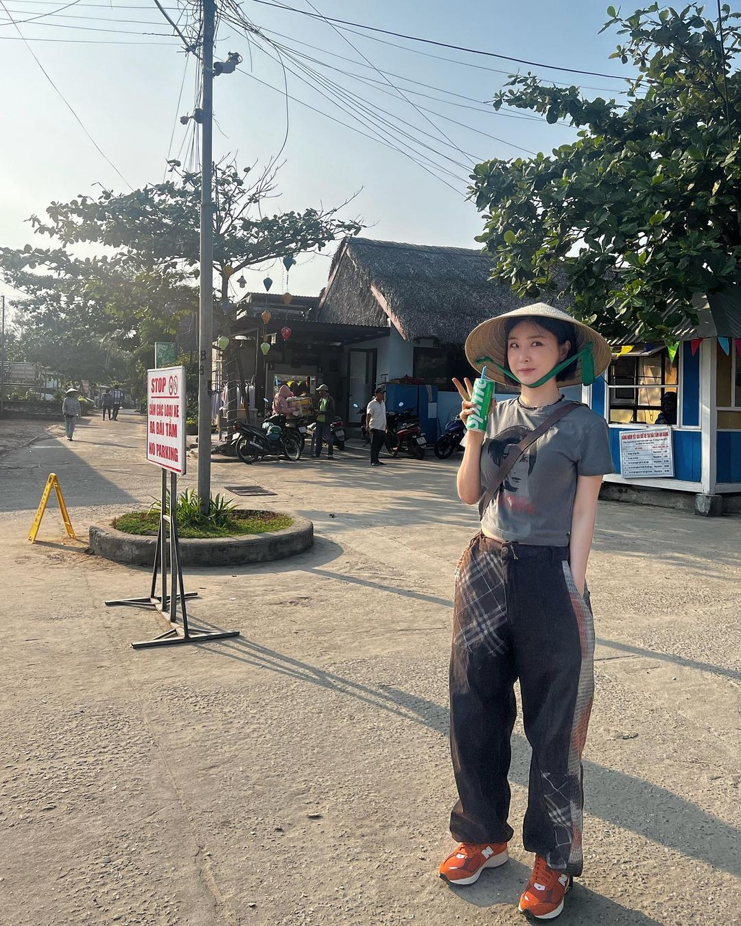 Yuna nhóm Brave Girls du lịch Hội An, Đà Nẵng cùng bạn thân. Ảnh: IG. Yuna nhóm Brave Girls du lịch Hội An, Đà Nẵng cùng bạn thân. Ảnh: IG.