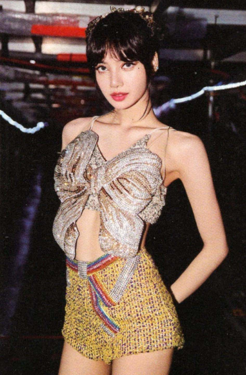 Thẻ bo góc (hoặc card bo góc) là thuật ngữ phổ biến đối với fan Kpop. Đây là những tấm hình được in ảnh thần tượng, in ấn tròn bốn góc, thường bán kèm trong các cuốn album. Những thẻ bo góc chính hãng được công ty quản lý thần tượng phát hành thường có mức giá cao. Đối với những thành viên hot, phiên bản giới hạn, mức giá mà fan phải cạnh tranh dao động từ vài trăm và thậm chí lên đến vài chục triệu đồng. Thẻ bo góc (hoặc card bo góc) là thuật ngữ phổ biến đối với fan Kpop. Đây là những tấm hình được in ảnh thần tượng, in ấn tròn bốn góc, thường bán kèm trong các cuốn album. Những thẻ bo góc chính hãng được công ty quản lý thần tượng phát hành thường có mức giá cao. Đối với những thành viên hot, phiên bản giới hạn, mức giá mà fan phải cạnh tranh dao động từ vài trăm và thậm chí lên đến vài chục triệu đồng.