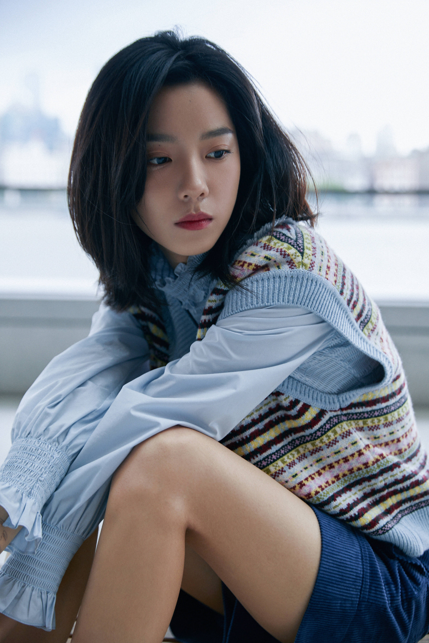 Năm 2012, cô bước vào giới giải trí qua tác phẩm đầu tay mang tên Lão nhân nguyệt. Ngoài tài năng diễn xuất, ngôi sao gen Z còn có tài ca hát, cô đã phát hành nhạc cho một số bộ phim diễn viên tham gia như Em là núi cao biển rộng trong mắt anh, Cô gái nhím của tôi, Tôi không muốn làm bạn với cậu… Năm 2012, cô bước vào giới giải trí qua tác phẩm đầu tay mang tên Lão nhân nguyệt. Ngoài tài năng diễn xuất, ngôi sao gen Z còn có tài ca hát, cô đã phát hành nhạc cho một số bộ phim diễn viên tham gia như Em là núi cao biển rộng trong mắt anh, Cô gái nhím của tôi, Tôi không muốn làm bạn với cậu…