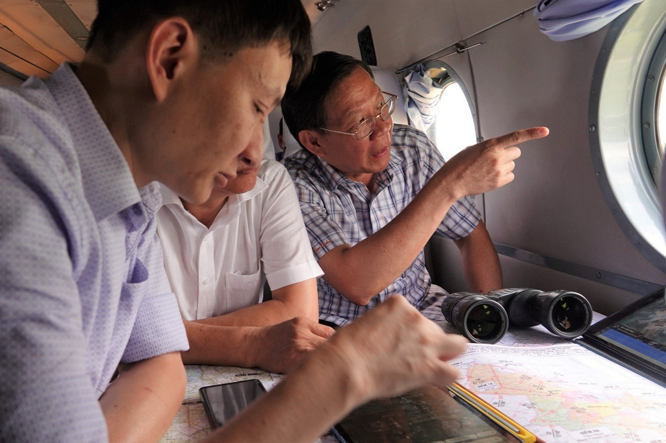 Ông Phan Văn Mãi, Chủ tịch UBND TPHCM, cùng các sở, ngành thành phố thực hiện chuyến khảo sát (Ảnh: Đ.N.).