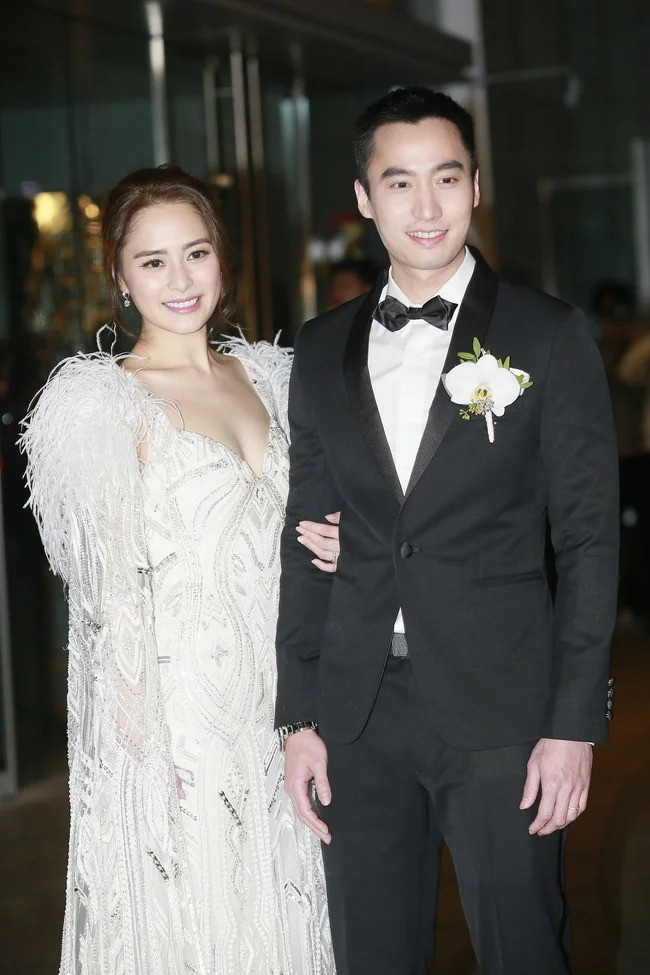 Chung Hân Đồng và chồng cũ bác sĩ Lại Hoằng Quốc. Ảnh: Weibo. Chung Hân Đồng và chồng cũ bác sĩ Lại Hoằng Quốc. Ảnh: Weibo.