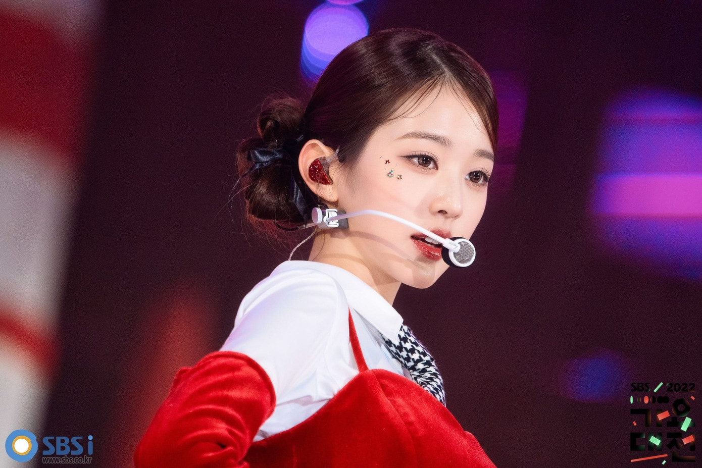 Won Young hứng chịu chỉ trích vì liên tục hát nhép, nổi tiếng nhờ nhan sắc. Ảnh: SBS. Won Young hứng chịu chỉ trích vì liên tục hát nhép, nổi tiếng nhờ nhan sắc. Ảnh: SBS.