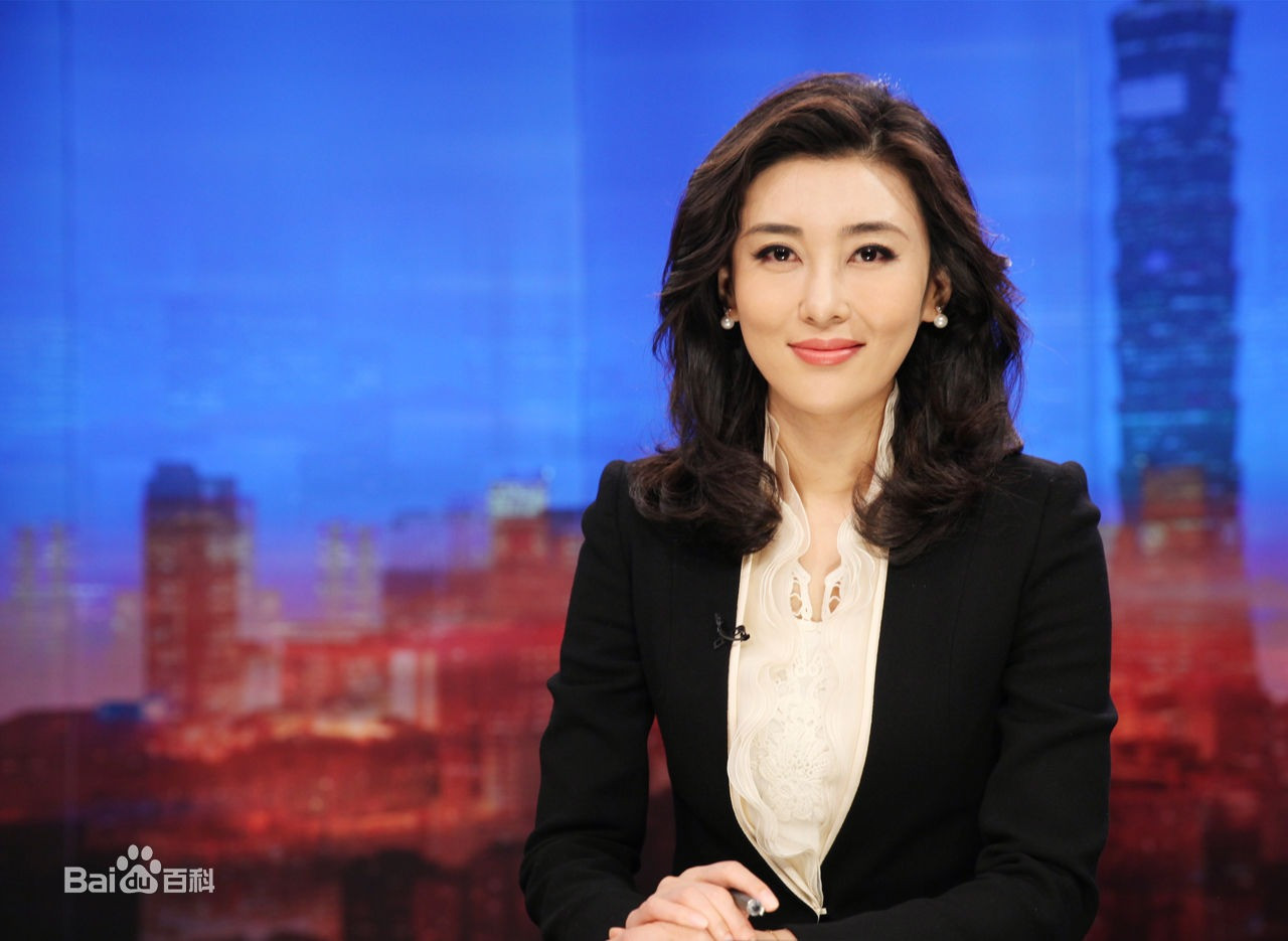 Lý Hồng là một trong những phát thanh viên hàng đầu của CCTV. Lý Hồng là một trong những phát thanh viên hàng đầu của CCTV.