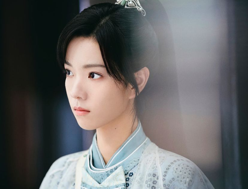 Trang Đạt Phi từng tham gia nhiều tác phẩm cổ trang, tiêu biểu có Tam sinh tam thế chẩm thượng thư, Tiểu thư xuân gia là tụng sư, Kịch bản tình yêu… Một bộ phận khán giả không bằng lòng khi nữ diễn viên trẻ tuổi có được vai Hoàng Dung, cho rằng cô không có vai diễn nổi bật, diễn xuất khá non tay, ngoại hình cũng không có gì vượt trội để đặt cạnh nhiều phiên bản kinh điển của Chu Ân, Châu Tấn, Lâm Y Thần… Trang Đạt Phi từng tham gia nhiều tác phẩm cổ trang, tiêu biểu có Tam sinh tam thế chẩm thượng thư, Tiểu thư xuân gia là tụng sư, Kịch bản tình yêu… Một bộ phận khán giả không bằng lòng khi nữ diễn viên trẻ tuổi có được vai Hoàng Dung, cho rằng cô không có vai diễn nổi bật, diễn xuất khá non tay, ngoại hình cũng không có gì vượt trội để đặt cạnh nhiều phiên bản kinh điển của Chu Ân, Châu Tấn, Lâm Y Thần…