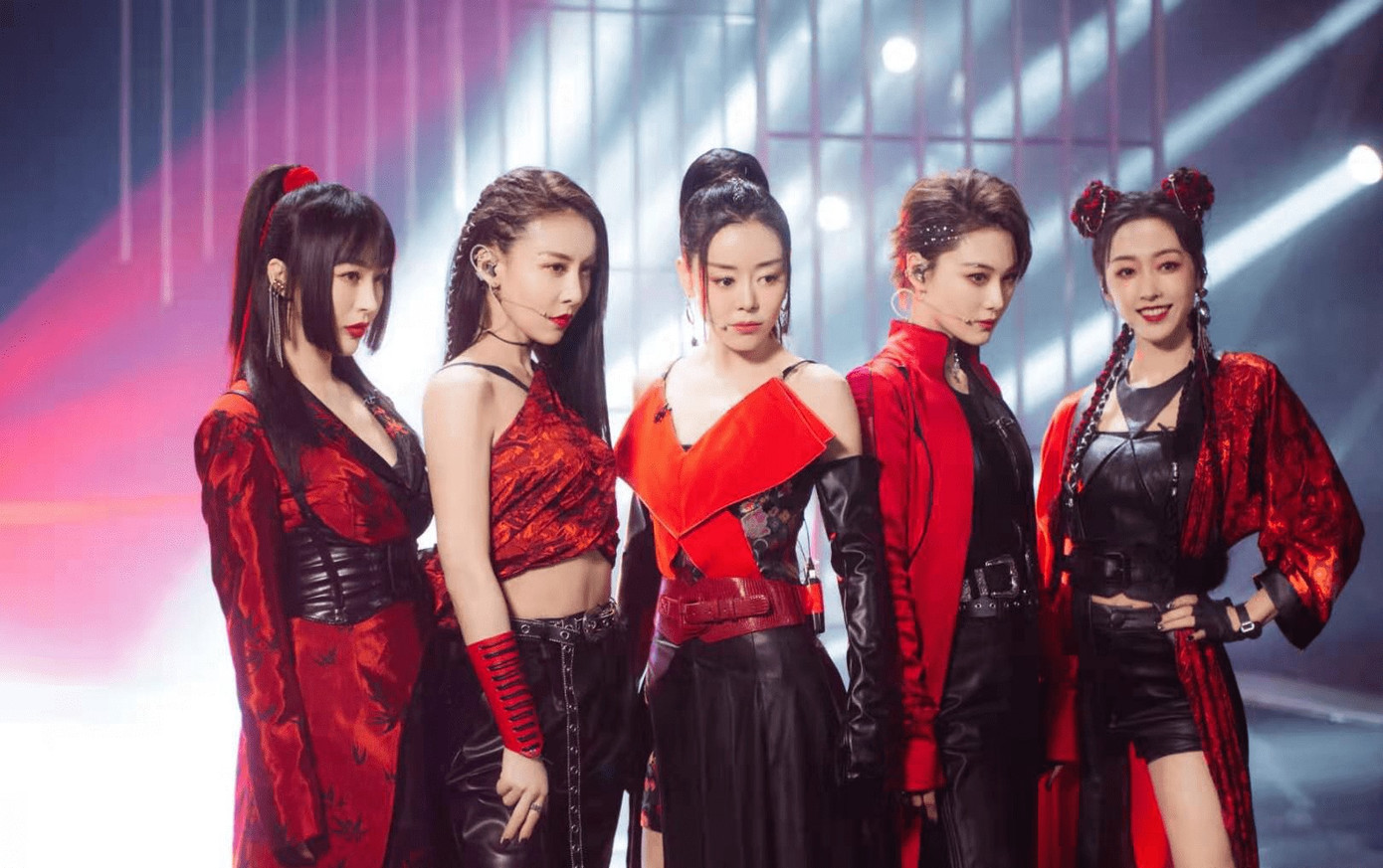 Nhiều sao vướng scandal, hết thời tham gia Tỷ tỷ đạp gió rẽ sóng qua các mùa. Ảnh: Weibo. Nhiều sao vướng scandal, hết thời tham gia Tỷ tỷ đạp gió rẽ sóng qua các mùa. Ảnh: Weibo.